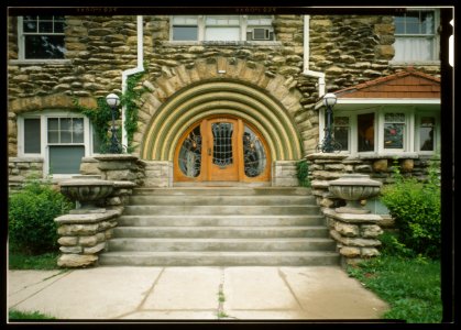 DETAIL OF FRONT ENTRANCE - Mineral Hall, 4340 Oak Street, Kansas City, Jackson County, MO