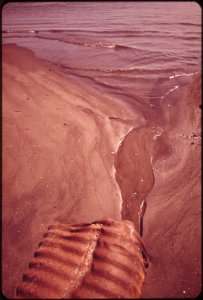 Detail-of-columbia-river-shoreline-showing-drainage-pipe-041973 4272400908 o