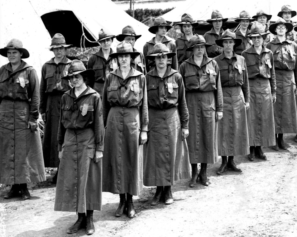 Detail, National Women's Defense League camp, (Washington, D.C.), 1916 LCCN2016851126 (cropped)