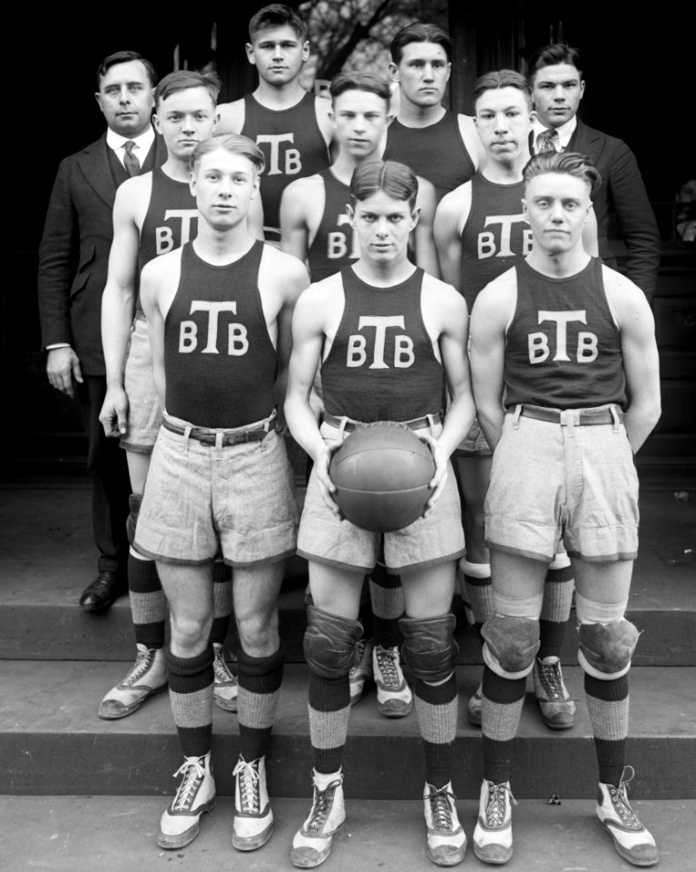 Detail, Tech basketball team, 1920 LCCN2016851442 (cropped)