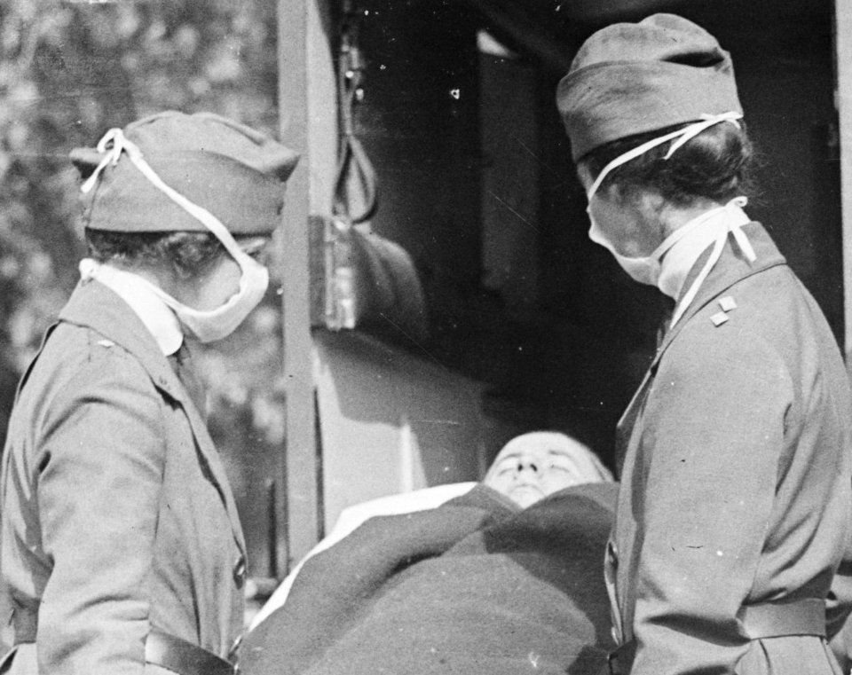 Detail, Demonstration at the Red Cross Emergency Ambulance Station in Washington, D.C., during the influenza pandemic of 1918 LCCN2016844533 (cropped)