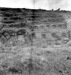 Detalj av det skulpterade berget med nischer. Lokal, Samaipata, SV - SMVK - 005870 photo