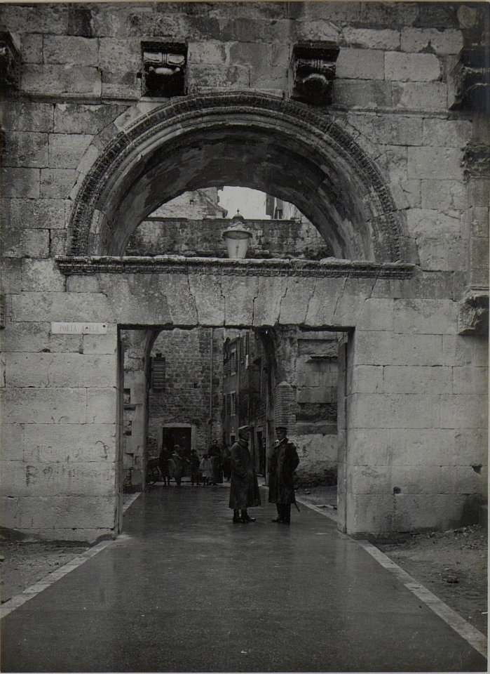 Details vom Diokletians Palast in Spalato. Aufgenommen im März 1916. (BildID 15452750)