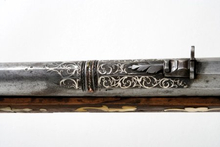 Detalj pipdekor snapplåsbössa - Livrustkammaren - 83417