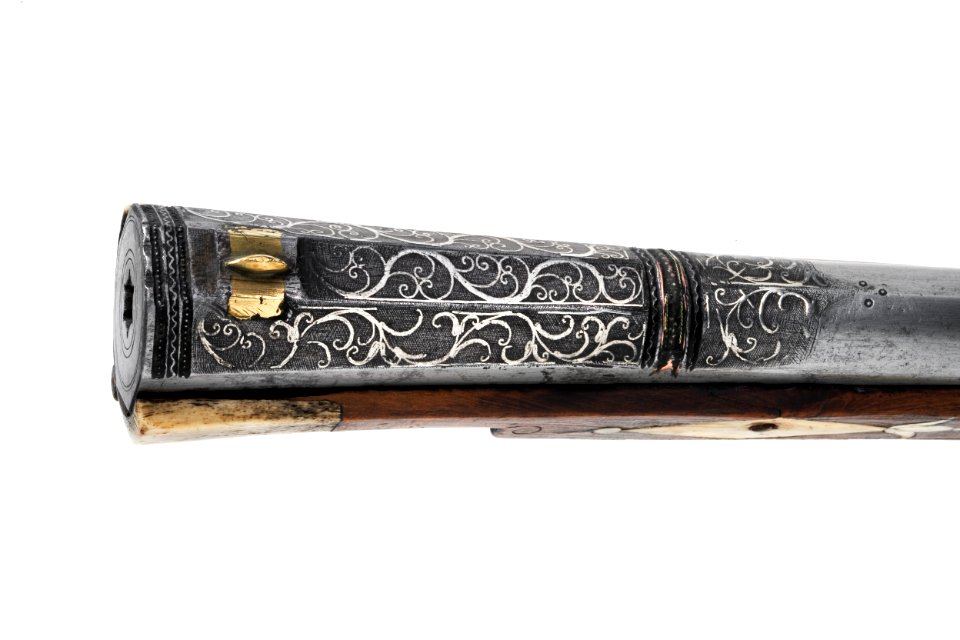 Detalj pipdekor snapplåsbössa - Livrustkammaren - 6371