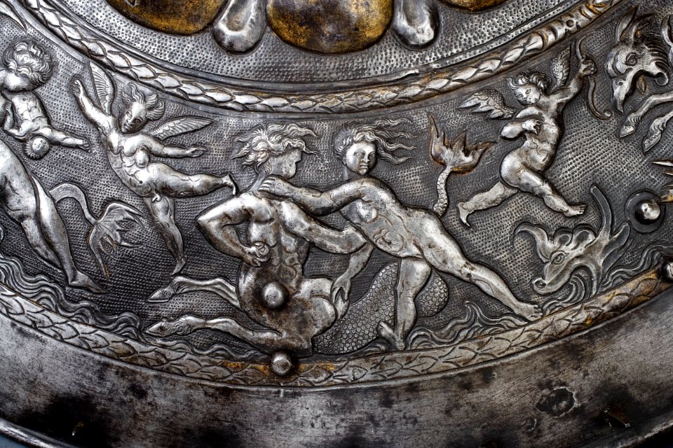 Detalj, dekor, Rundsköld, Polen ca 1550, efter italiensk förebild - Livrustkammaren - 58742