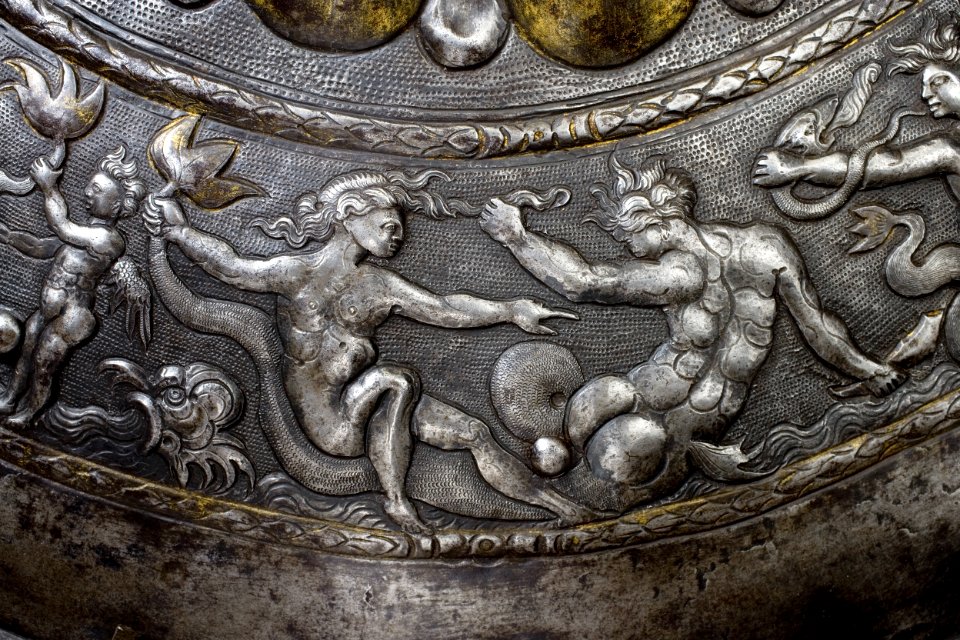 Detalj, dekor, Rundsköld, Polen ca 1550, efter italiensk förebild - Livrustkammaren - 50181