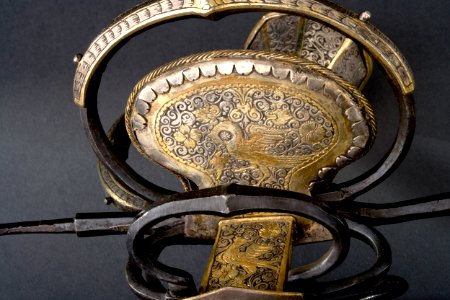 Detalj, parerplåt, värja - Livrustkammaren - 67888