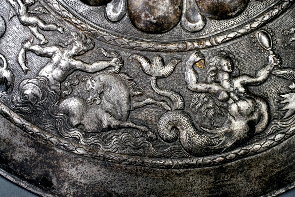 Detalj, dekor, Rundsköld, Polen ca 1550, efter italiensk förebild - Livrustkammaren - 67304
