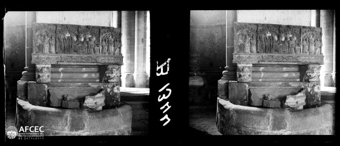Detall d'un sepulcre del monestir de Poblet