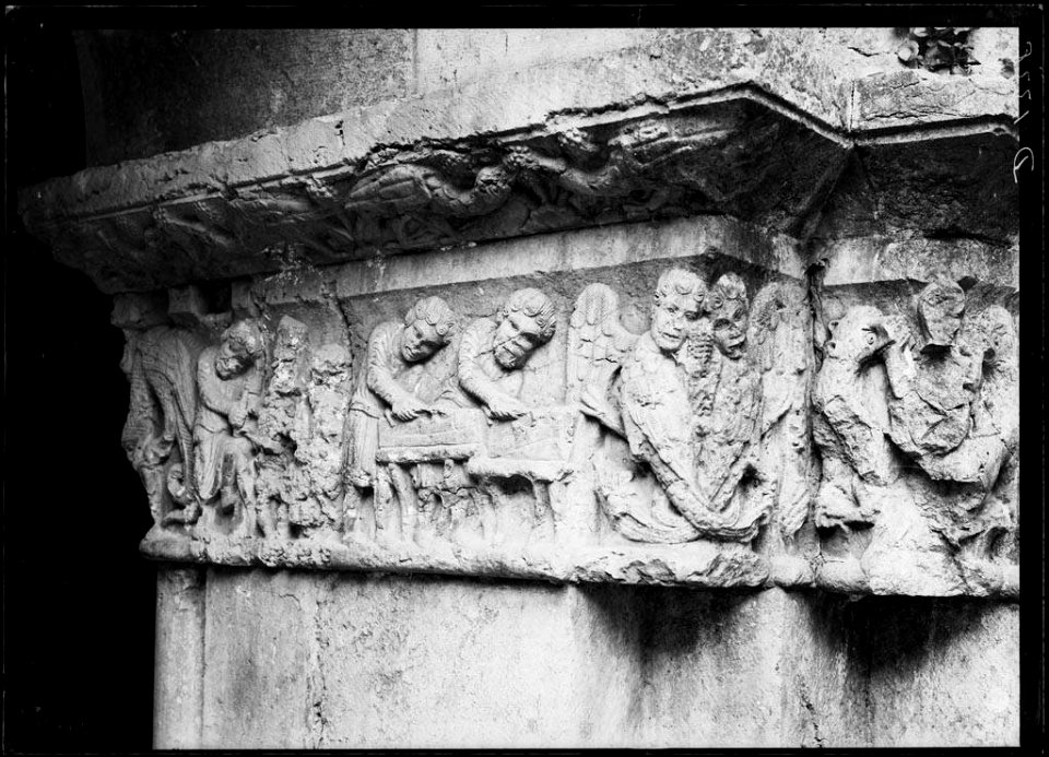 Detall d'un dels murs del claustre de la Catedral de Santa Maria de Girona
