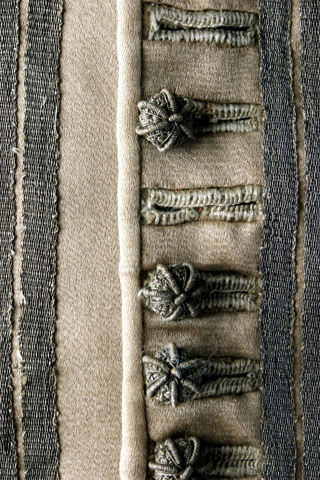 Detaljbild på knappar, Gustav II Adolfs älghudsskyller från Dirschau år 1627 - Livrustkammaren - 82399