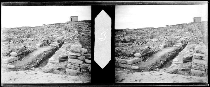 Detall d'un canal d'aigua de l'antiga ciutat d'Empúries