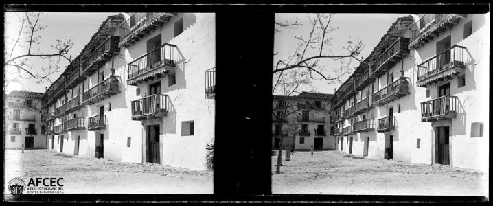 Detall de la façana d'unes cases de Morella