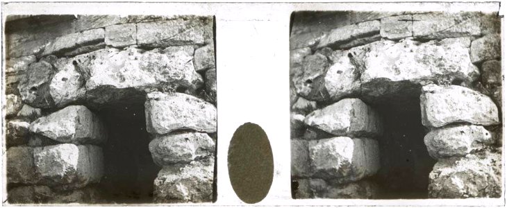 Detall d'una porta de la muralla ciclòpia de Tarragona (AFCEC BORDONS X 170)