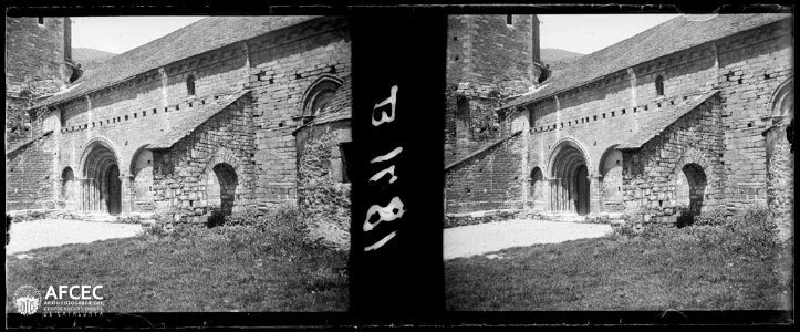 Detall de la façana de l'església de Sant Andreu de Salardú