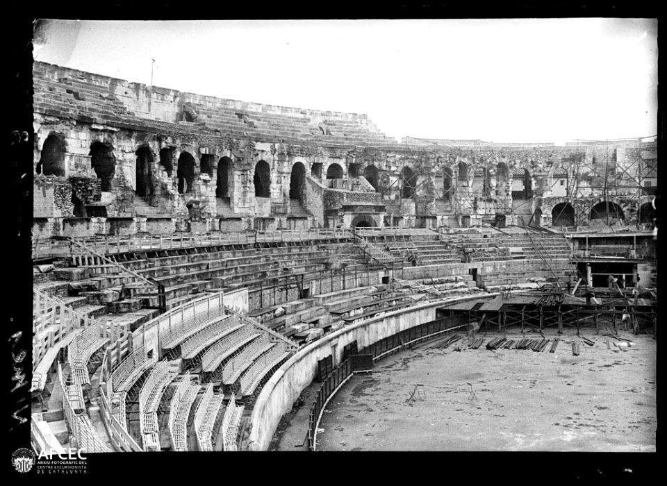 Detall de les grades de l'amfiteatre de Nimes