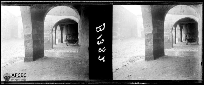 Detall dels porxos de la plaça de Prades