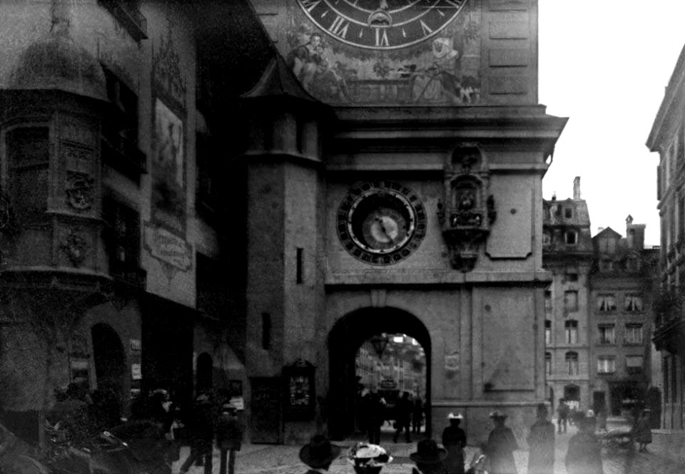 Detall del rellotge de la torre de Berna Restored