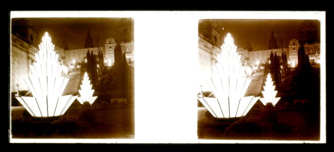 Detall d’un dels models de làmpades que il· luminaven el recinte de l’Exposició Universal a Montjuïc