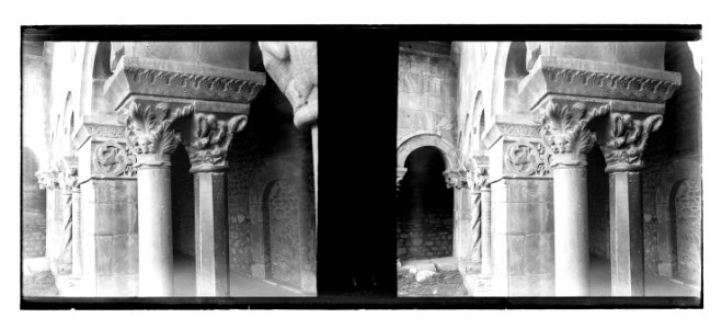 Detall dels capitells romànics de la catedral de Santa Eulàlia (Vdr-25 30)
