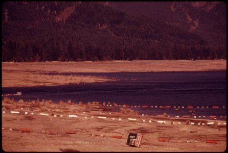 Detroit-lake-shown-at-an-alltime-low-in-the-fall-of-1973-due-to-low-precipitation-the-year-before091973 4272434236 o photo