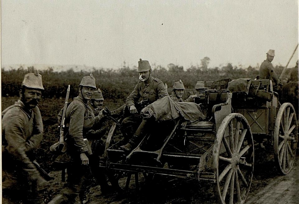 Deutsche Maschienengewehrabteilung beim Beusch Erzherzog Karls in Halytsch (Halics) am 24.8.1916 (BildID 15549915)