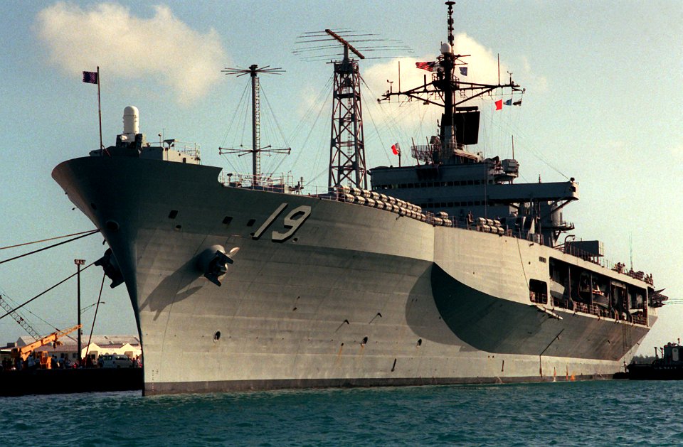 DN-SC-93-00203 USS Blue Ridge Port Bow View 1992