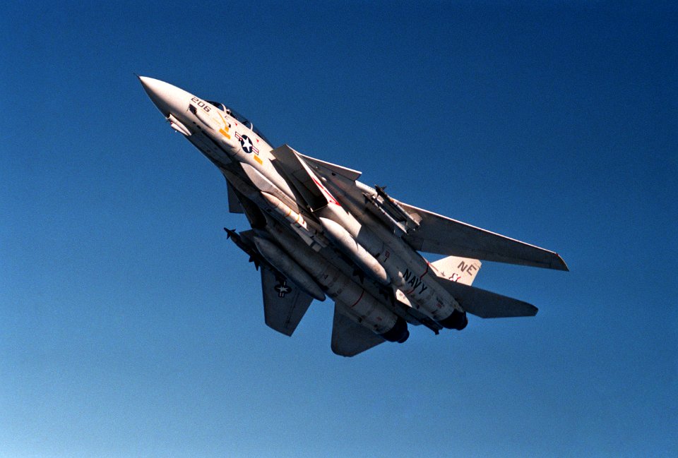 DN-SC-89-09794 F-14A VF-2 1xAIM-54 3xAIM-7 3xAIM-9