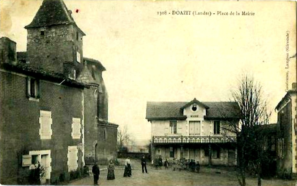 Doazit (Landes) - Place de la Mairie