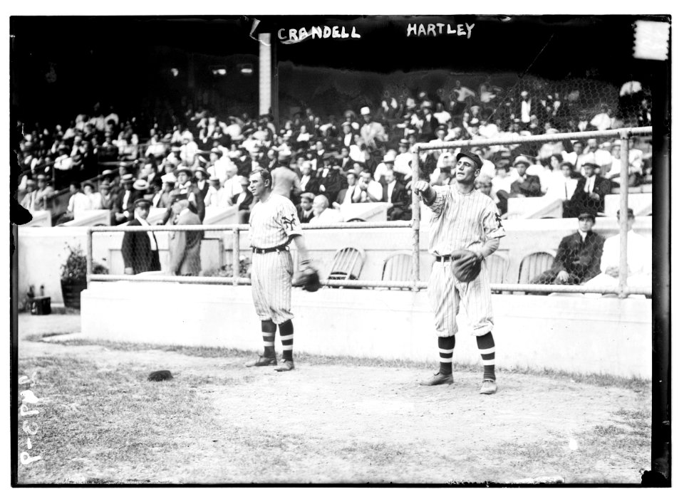 Doc Crandall (left) & Grover Hartley (right) at Polo Grounds, NY, New York Giants, NL (baseball) LCCN2014691355