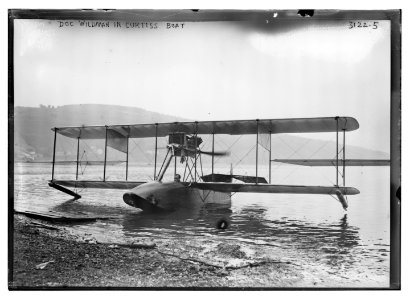 Doc Wildman in Curtiss Boat LCCN2014696379
