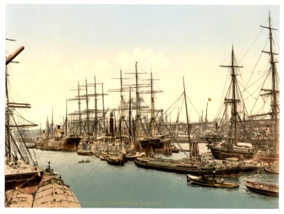 Docks and shipping, Hamburg, Germany-LCCN2002713698
