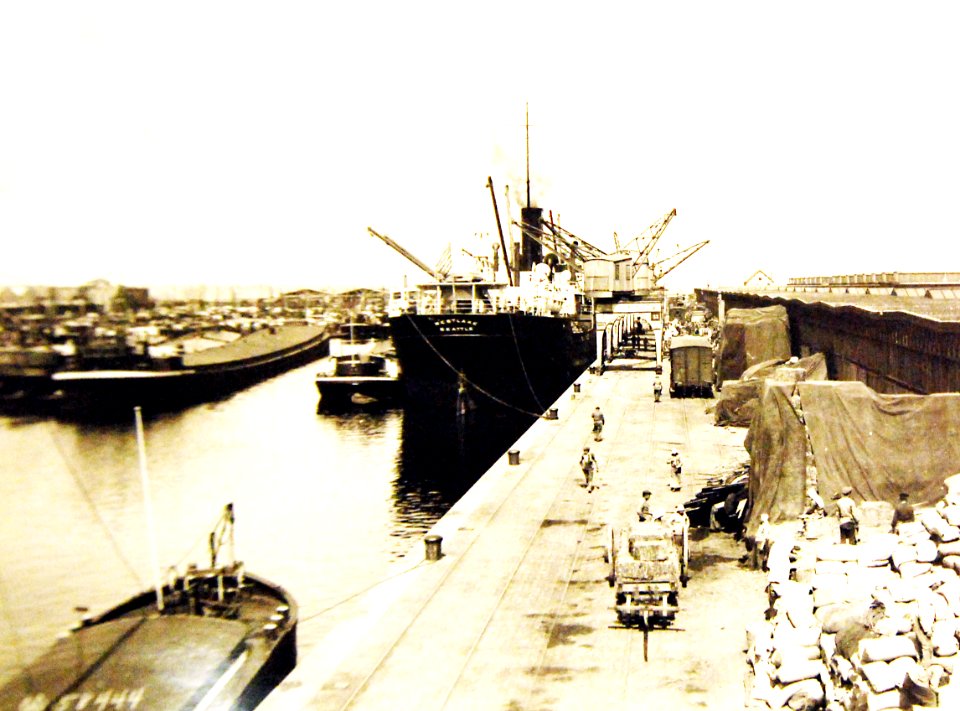 Docks of Antwerp used by the American Army, Antwerp, Belgium, 1919 (31981831034)