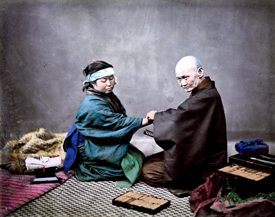 Docteur prenant le pouls d'une femme 
