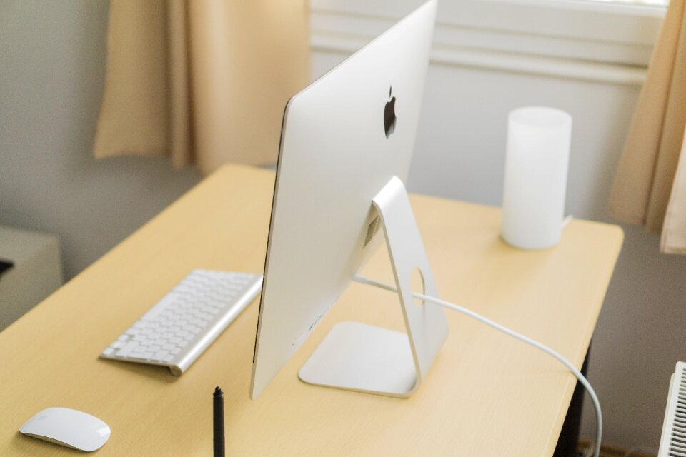 White apple keyboard