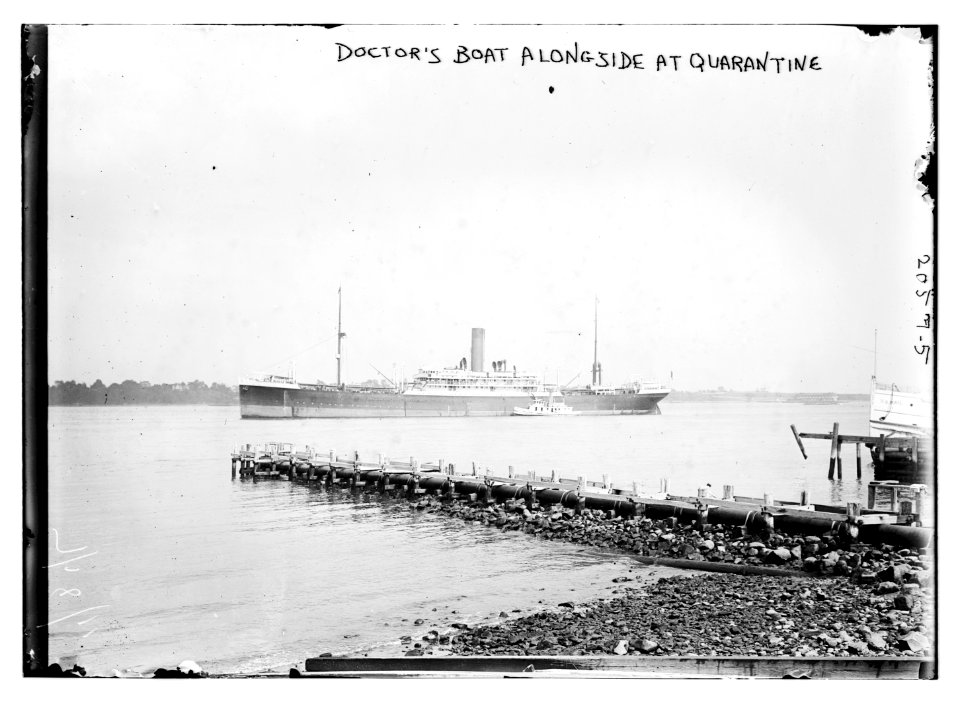Doctor's boat alongside at quarantine LCCN2014688350
