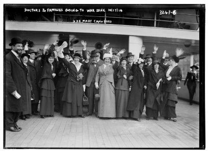 Doctors & families going to war zone, 10-17-14, Dr. Mary Crawford LCCN2014697833