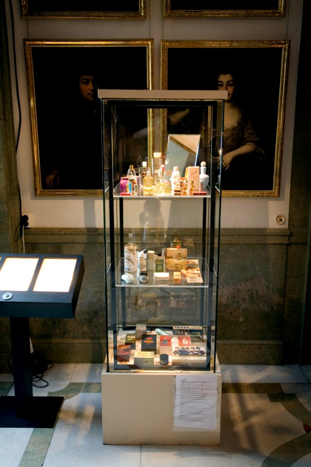 Dokumentation av utställningen Passion för parfym, 2007, Hallwylska museet - Hallwylska museet - 86446 photo