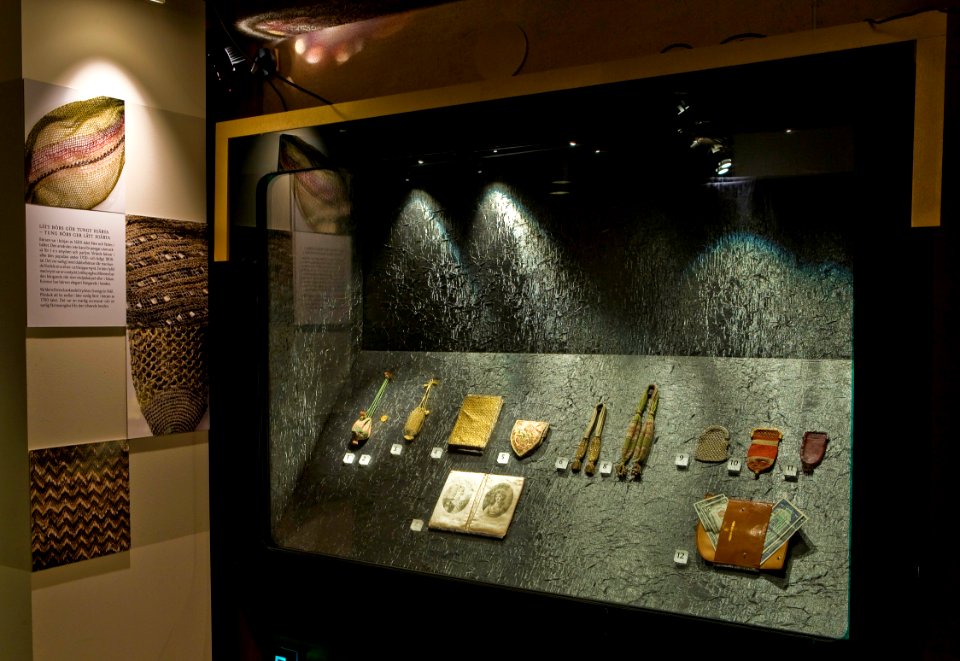 Dokumentation, utställningen Den oumbärliga väskan - år 2008 - Livrustkammaren - 42453