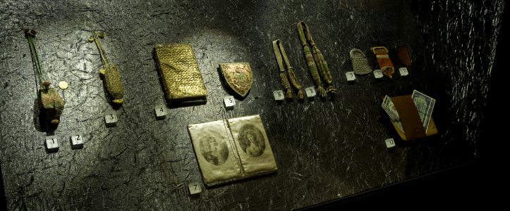 Dokumentation, utställningen Den oumbärliga väskan - år 2008 - Livrustkammaren - 25335