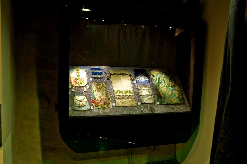Dokumentation, utställningen Den oumbärliga väskan - år 2008 - Livrustkammaren - 51015