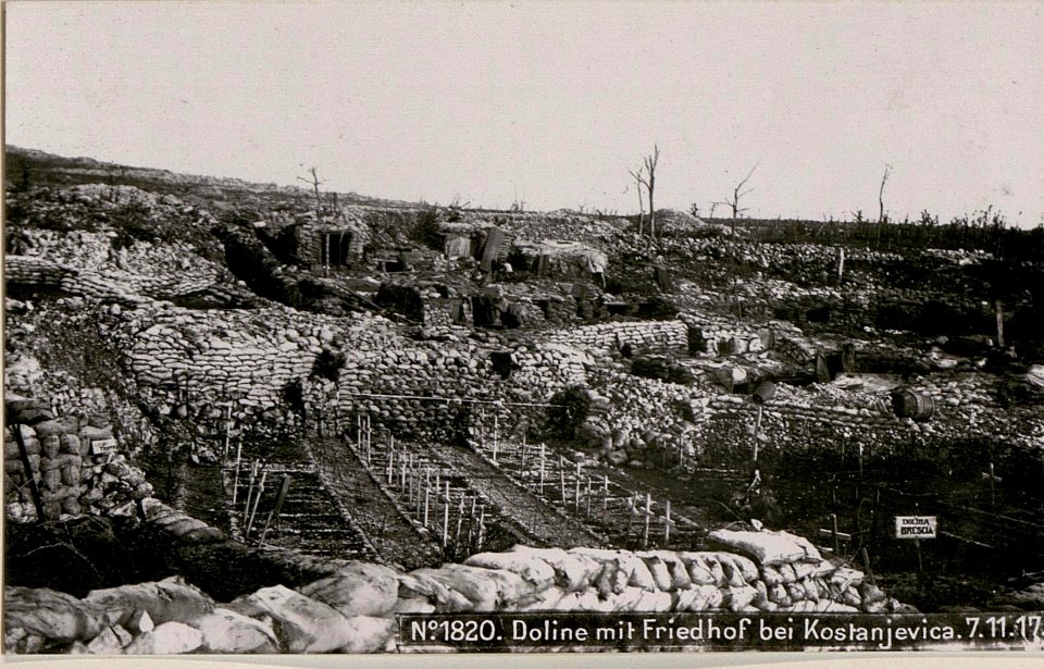 Doline mit Friedhof bei Kostanjevica. (BildID 15737446)