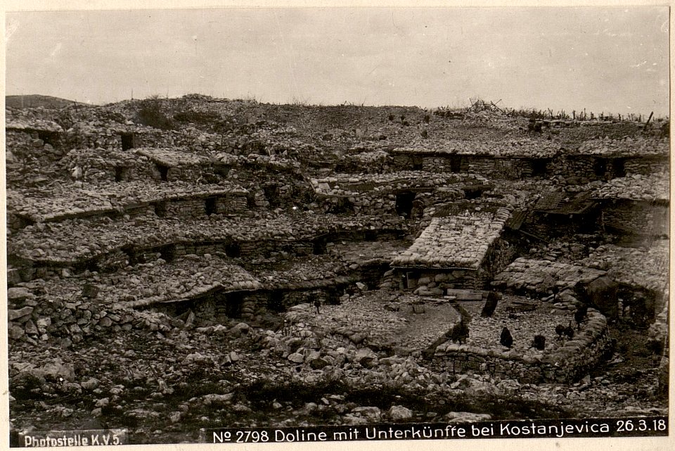 Doline mit Unterkünfte bei Kostanjevica 26.3.18. (BildID 15617221)