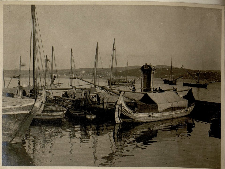 Dolma Bagdsche, Istanbul, mit Blick über den Bosporus (BildID 15544566)