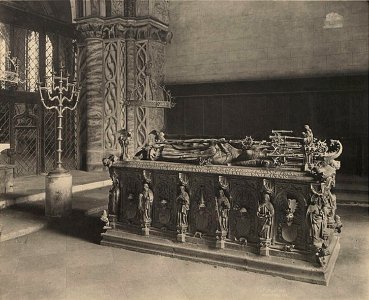 Dom Grabmal des Erzbischof Ernst