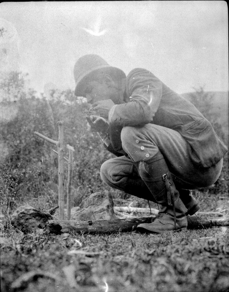 Don Guidon Ayala vid lägerelden. (Uppg.enl.Nils Holmgren 1941-. Sydamerika - SMVK - 002479