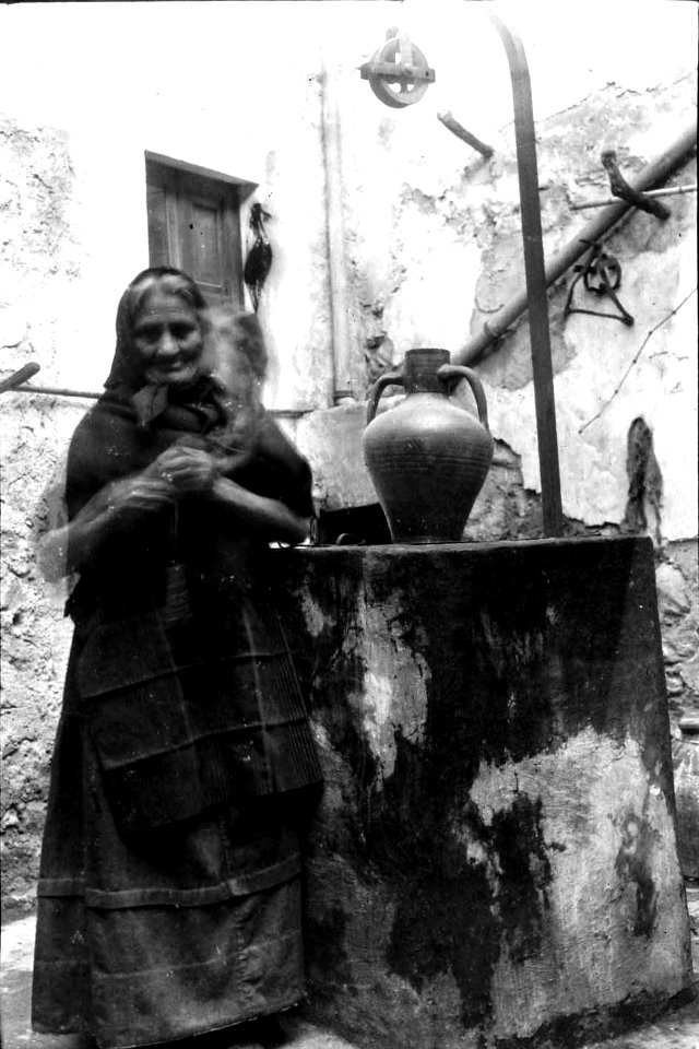 Dona amb filosa