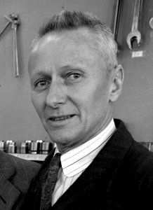 Donald Cooksey 1943 - NARA 22118086 (cropped)