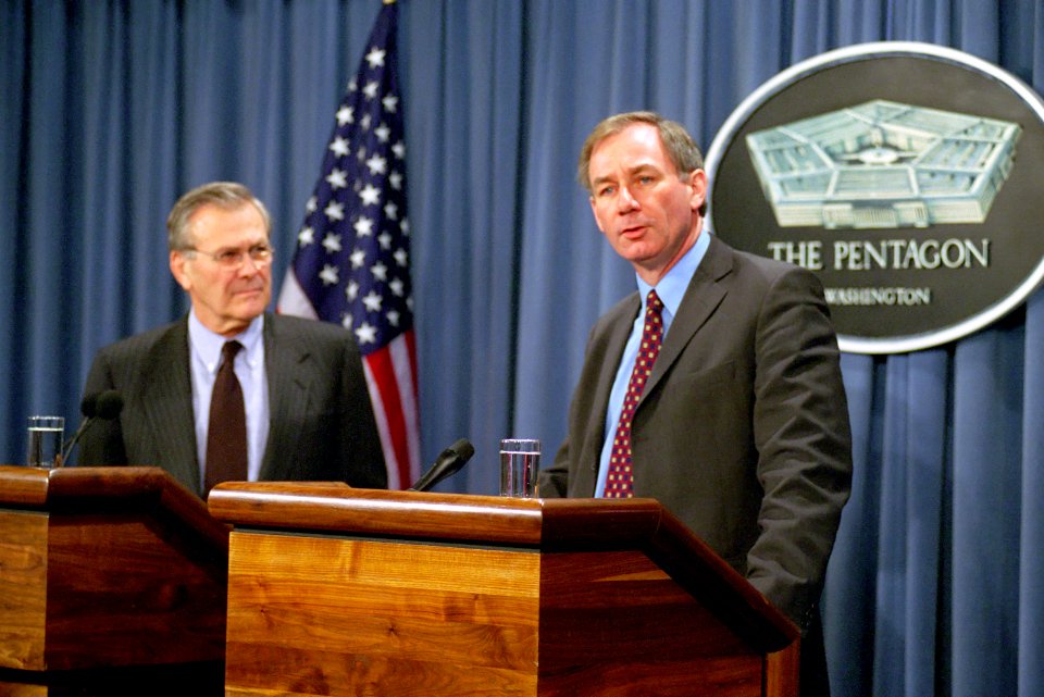 Donald Rumsfeld and Geoffrey Hoon attend a press conference at the Pentagon
